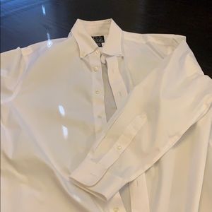 Jos. A. Bank Travelers 16-33. White.